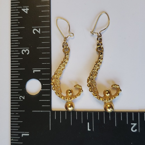 Gold dangle seahorse music note shaped cluster nugget earrings - Picture 7 of 7